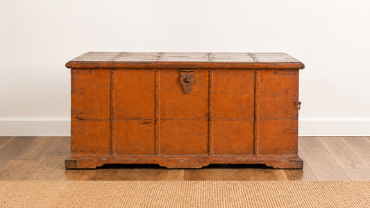 Vintage Furniture Dubai: Mixing Classic and Modern Style